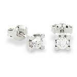 Anello sigillo in oro bianco con diamanti naturali