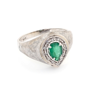 Vintage Gold Ring with Diamonds and Emerald