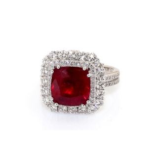 18 Kt White Gold Ring with Ruby Kt. 5,57 and Natural Diamonds Kt. 1,38 F-VVS