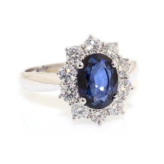 750 Mill. White Gold Ring with 0,90 Ct. Diamonds and 2,02 Ct. Sapphire