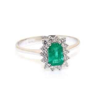 750 Mill. White Gold Ring with 0,22 Ct. Diamonds and 0,62 Ct. Emerald
